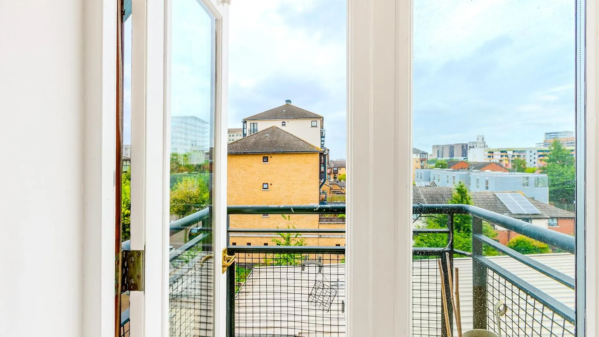 Bright New 2Br Flat With Balcony Near Excel London Apartment United Kingdom