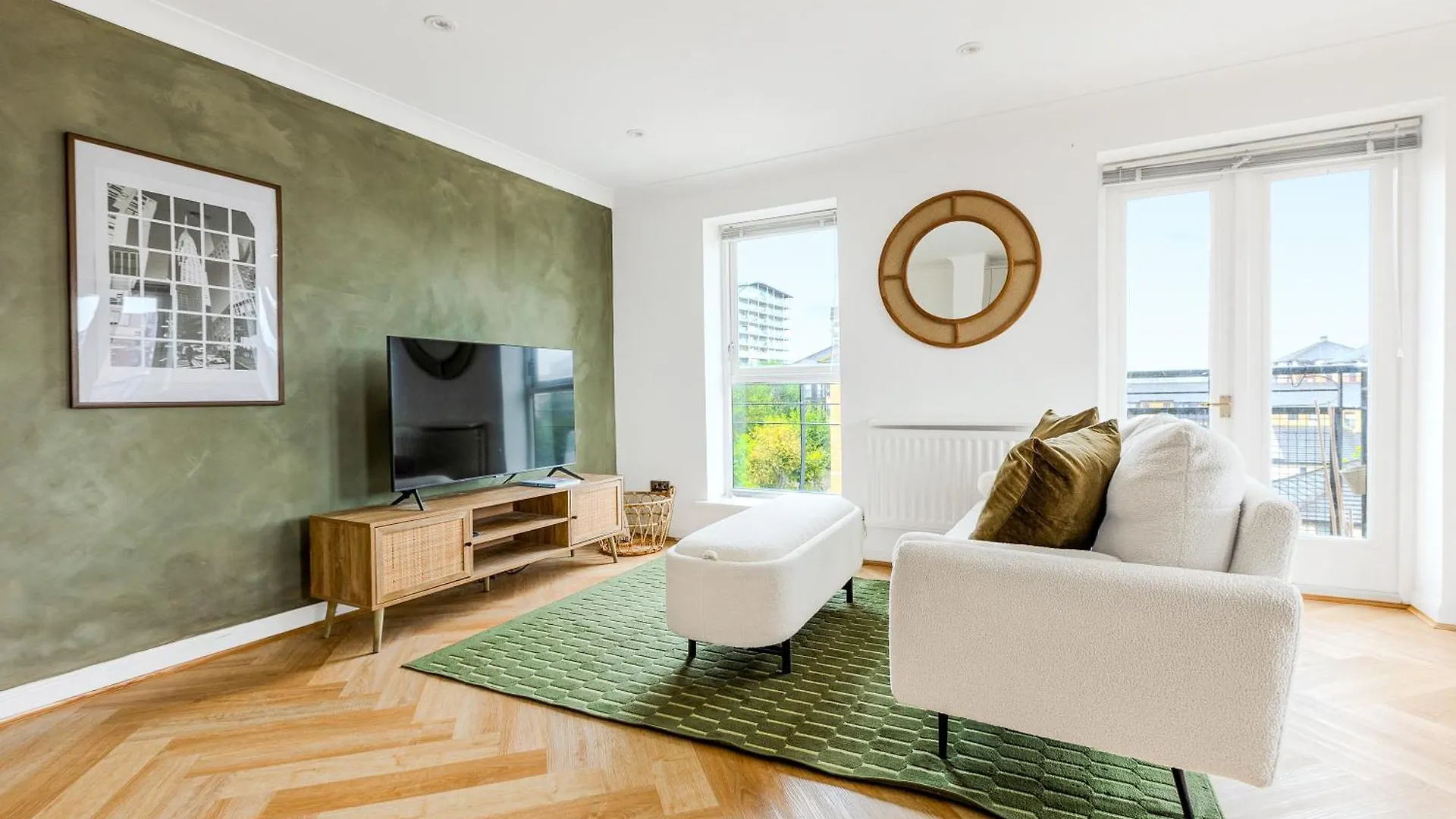 Bright New 2Br Flat With Balcony Near Excel London location