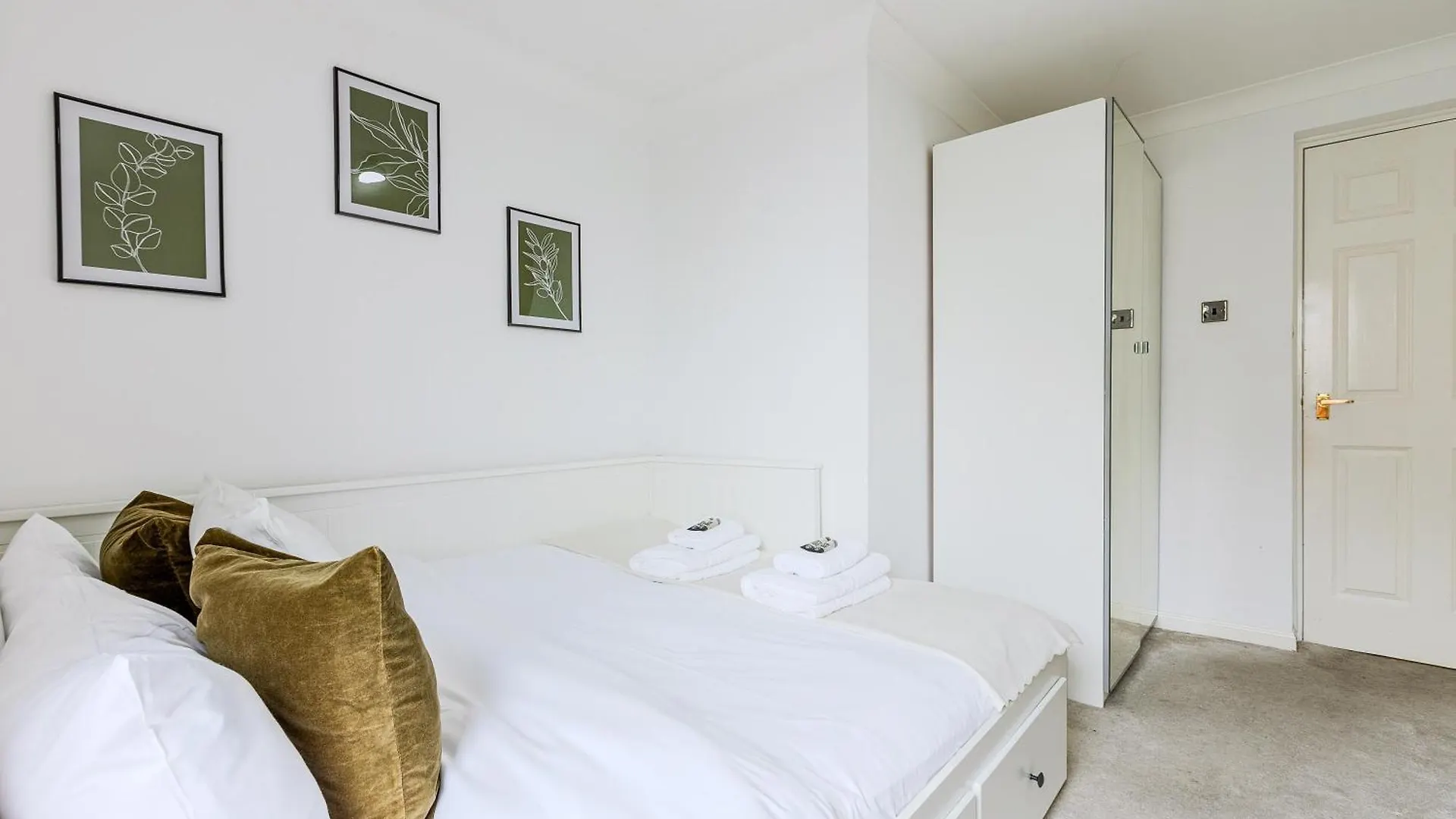 Bright New 2Br Flat With Balcony Near Excel London Apartment United Kingdom