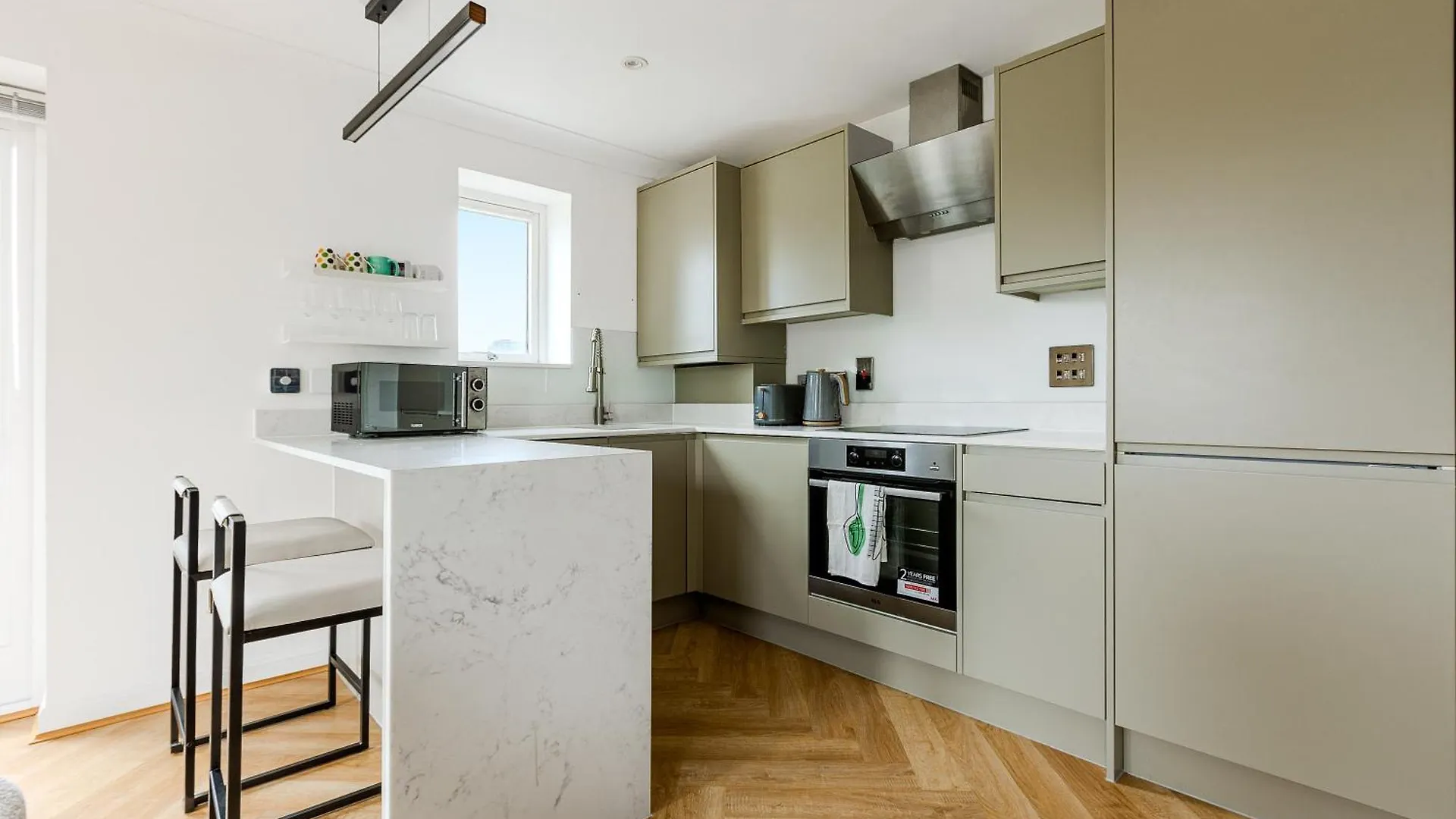 Bright New 2Br Flat With Balcony Near Excel London Apartment