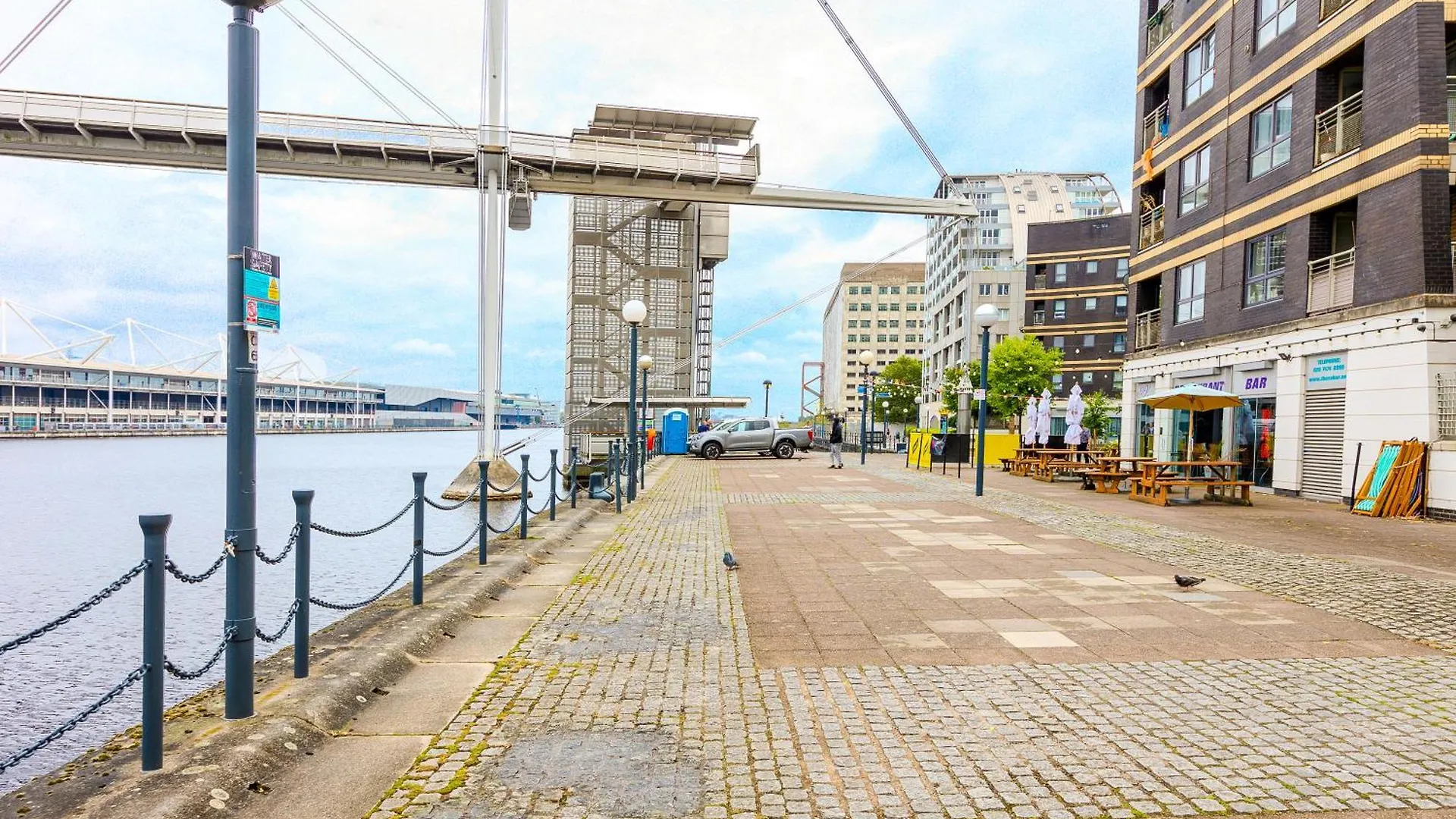 Bright New 2Br Flat With Balcony Near Excel London Apartment