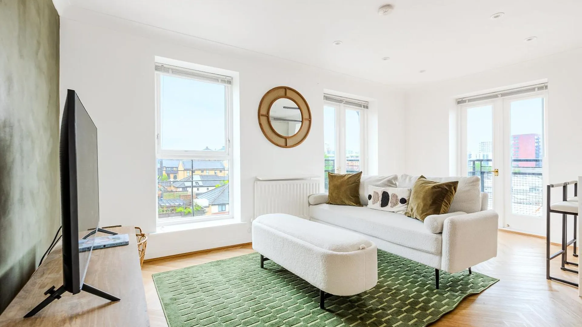Bright New 2Br Flat With Balcony Near Excel London Apartment 0*,